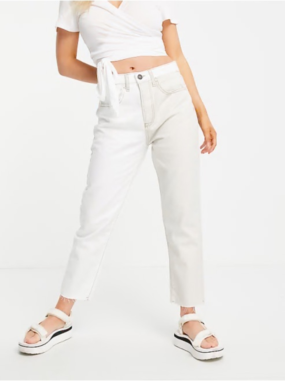 Stradivarius Contrast Two-Tone Slim Mom Jeans in Ecru
Women’s Size USA 10 NWT